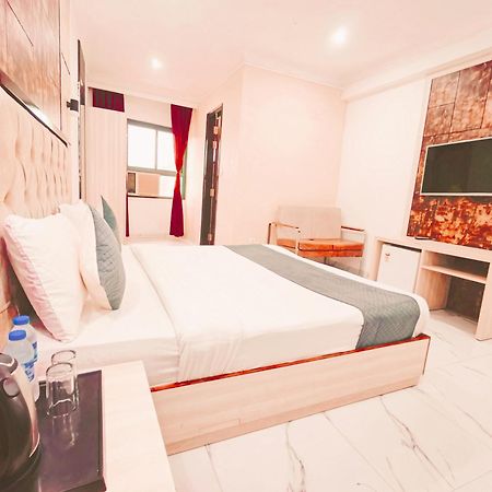 Hotel The Almora By Rs Global Near By Delhi International Airport With - Free Airport Drop New Delhi Eksteriør billede
