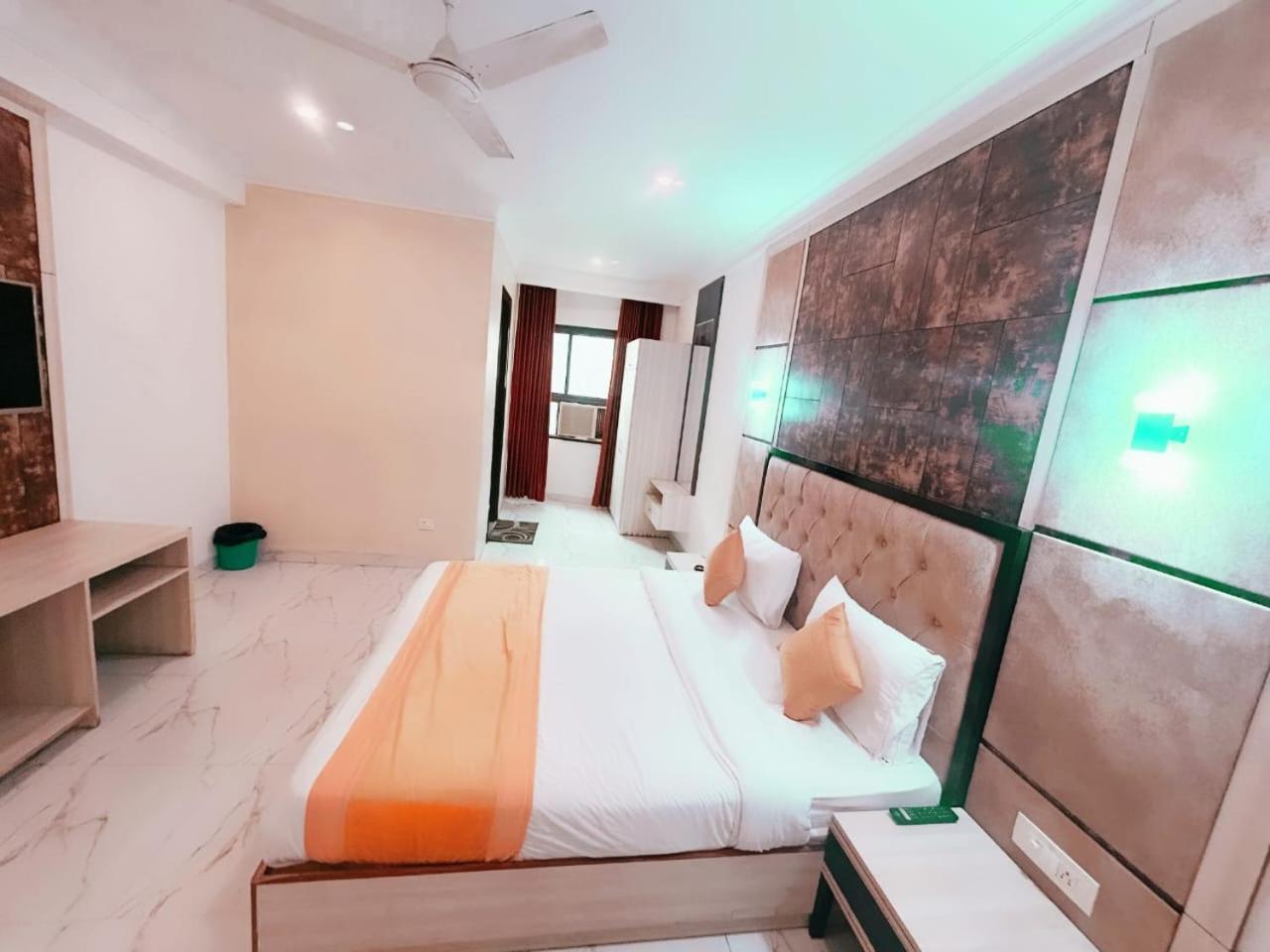 Hotel The Almora By Rs Global Near By Delhi International Airport With - Free Airport Drop New Delhi Eksteriør billede