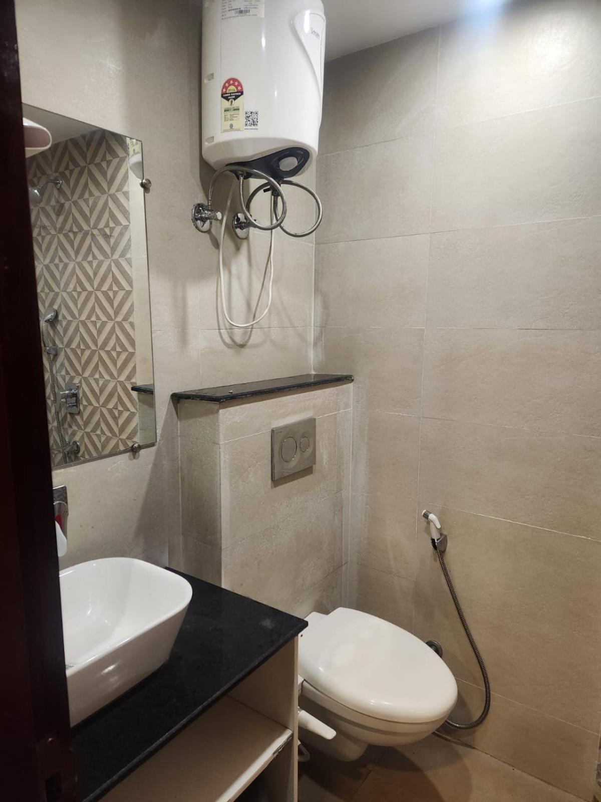 Hotel The Almora By Rs Global Near By Delhi International Airport With - Free Airport Drop New Delhi Eksteriør billede