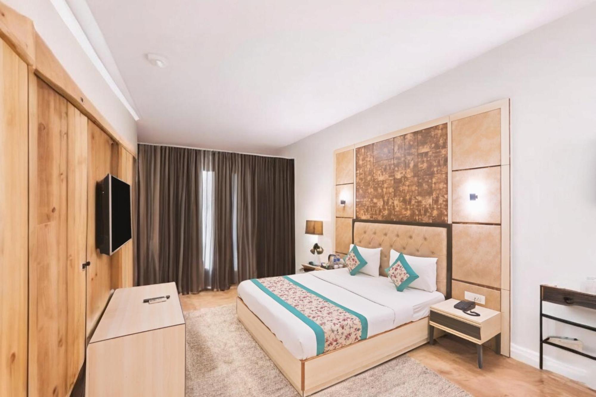 Hotel The Almora By Rs Global Near By Delhi International Airport With - Free Airport Drop New Delhi Eksteriør billede