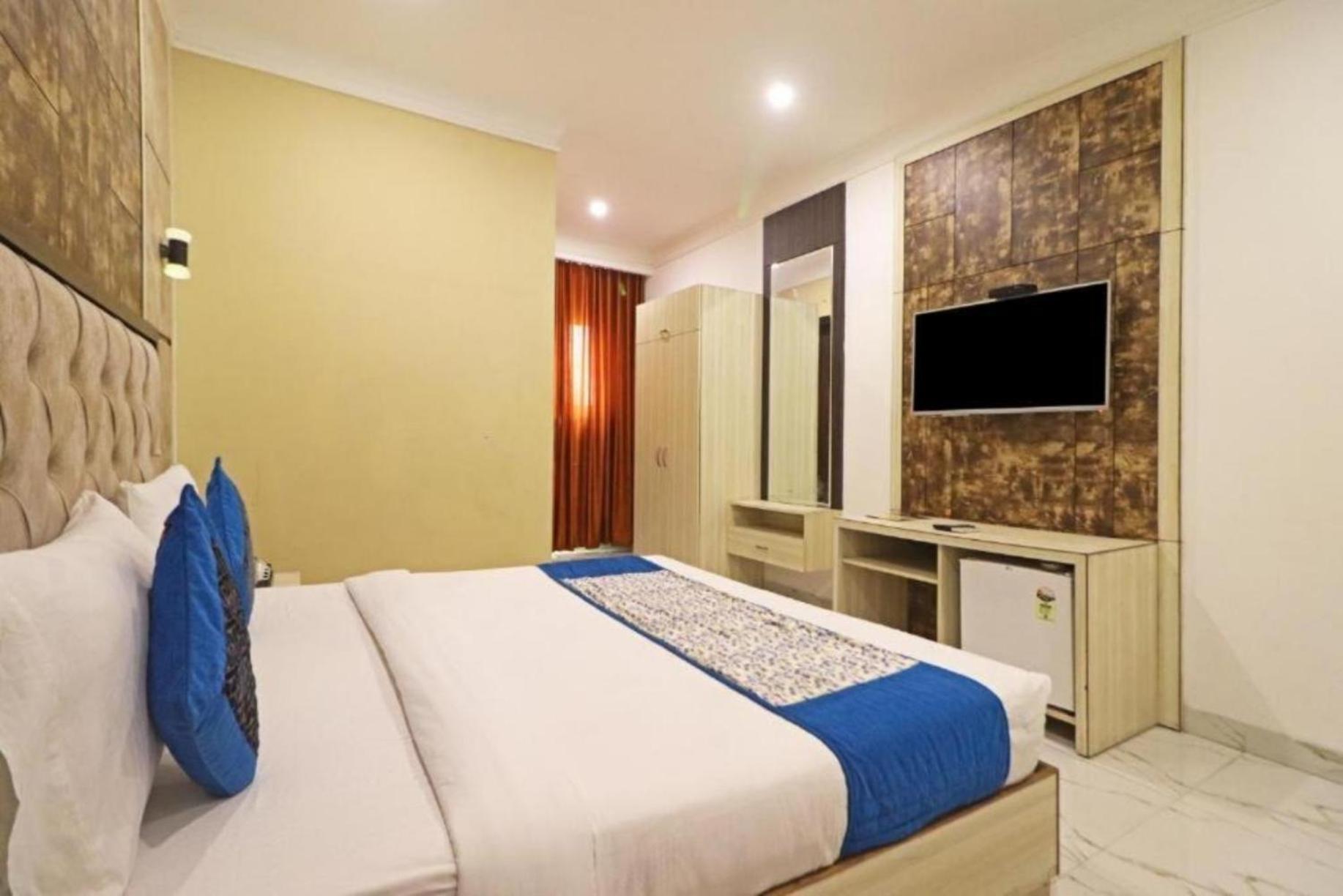 Hotel The Almora By Rs Global Near By Delhi International Airport With - Free Airport Drop New Delhi Eksteriør billede