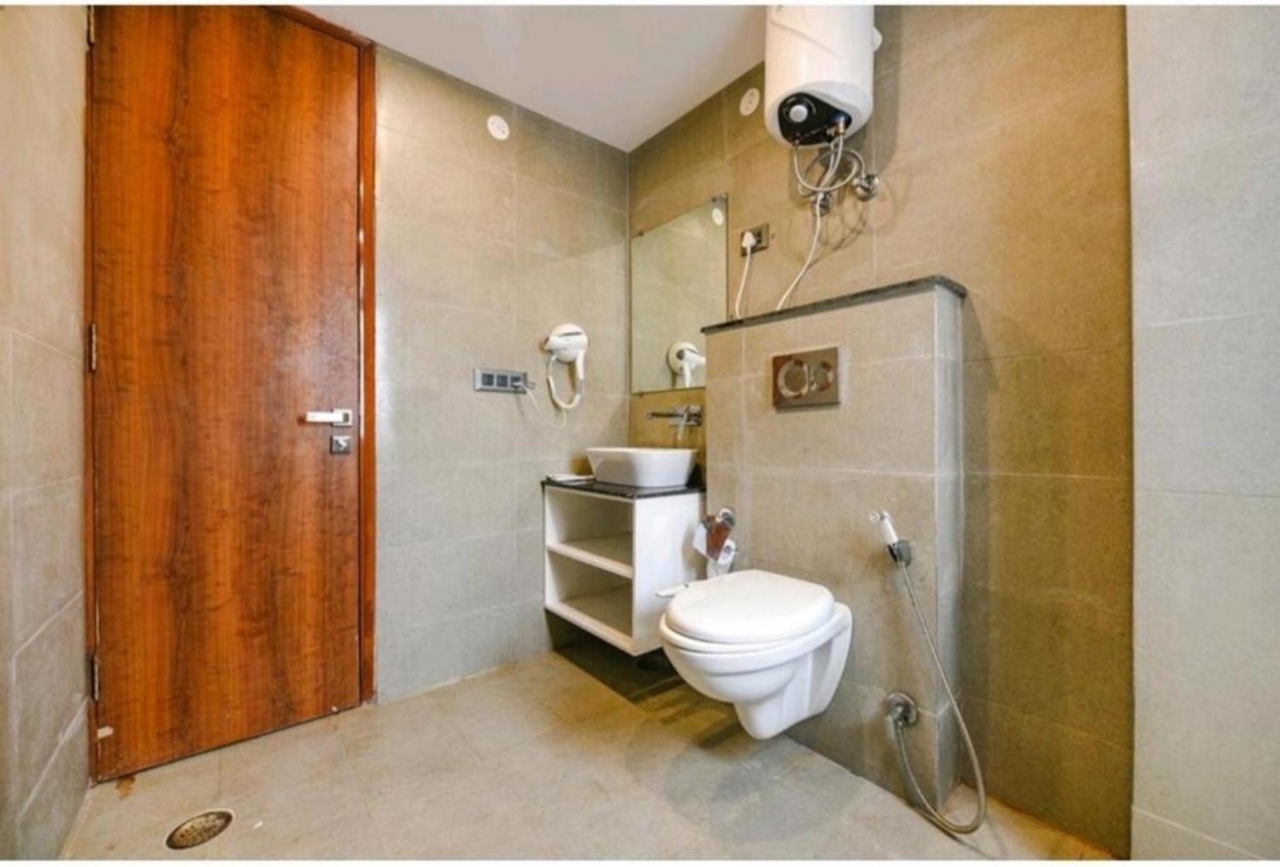 Hotel The Almora By Rs Global Near By Delhi International Airport With - Free Airport Drop New Delhi Eksteriør billede