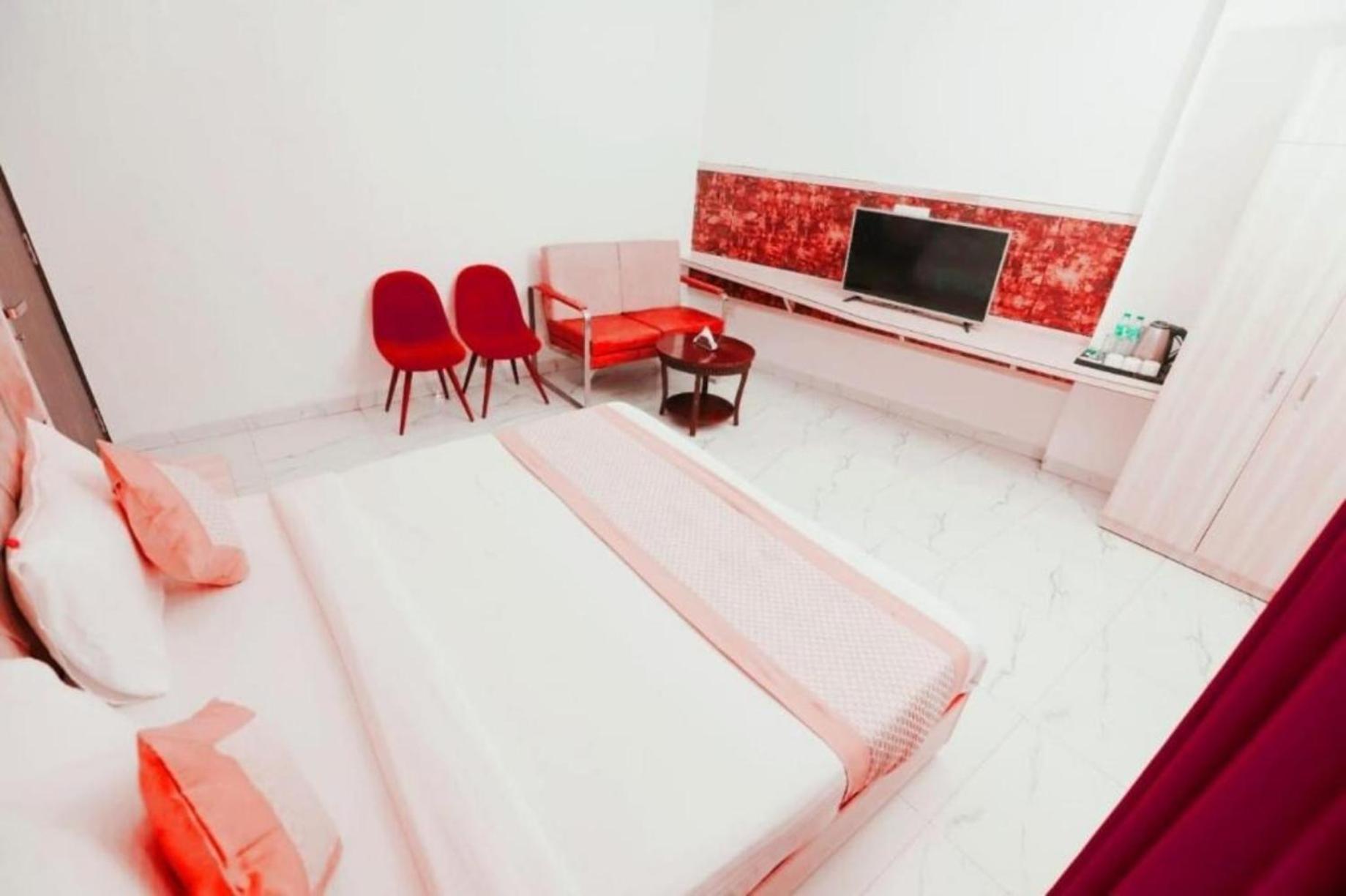 Hotel The Almora By Rs Global Near By Delhi International Airport With - Free Airport Drop New Delhi Eksteriør billede