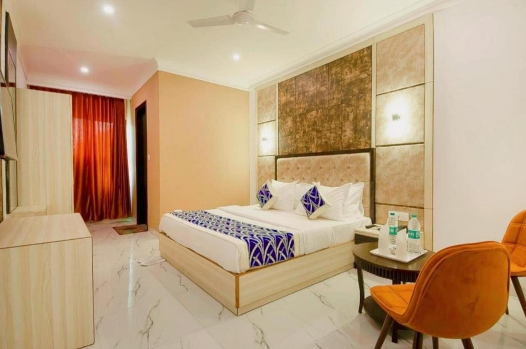 Hotel The Almora By Rs Global Near By Delhi International Airport With - Free Airport Drop New Delhi Eksteriør billede